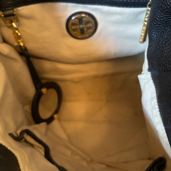 Tory Burch Authentic Duffle Black Pebbled LambLeather Bag Shoulder or Crossbody. - Picture 8 of 12